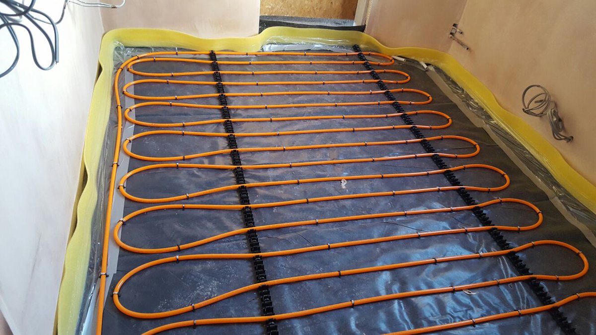 CanningsEnergy's tweet photo. Ground floor underfloor install coming along nicely @Continental_UFH. Now on to the heat pump @Daikinuk https://t.co/I5VUmrkEVu