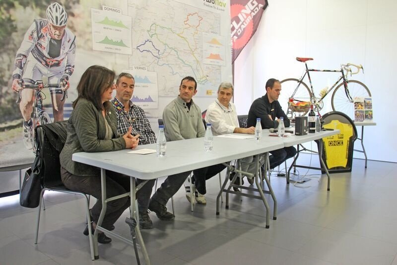 Diari_Esports's tweet photo. Indurain y Chiappucci, las guindas del III Campus Melcior Mauri en Cambrils 🚴‍♀️
https://t.co/m8TpqDcpZ2 https://t.co/bDbdN5DVLD