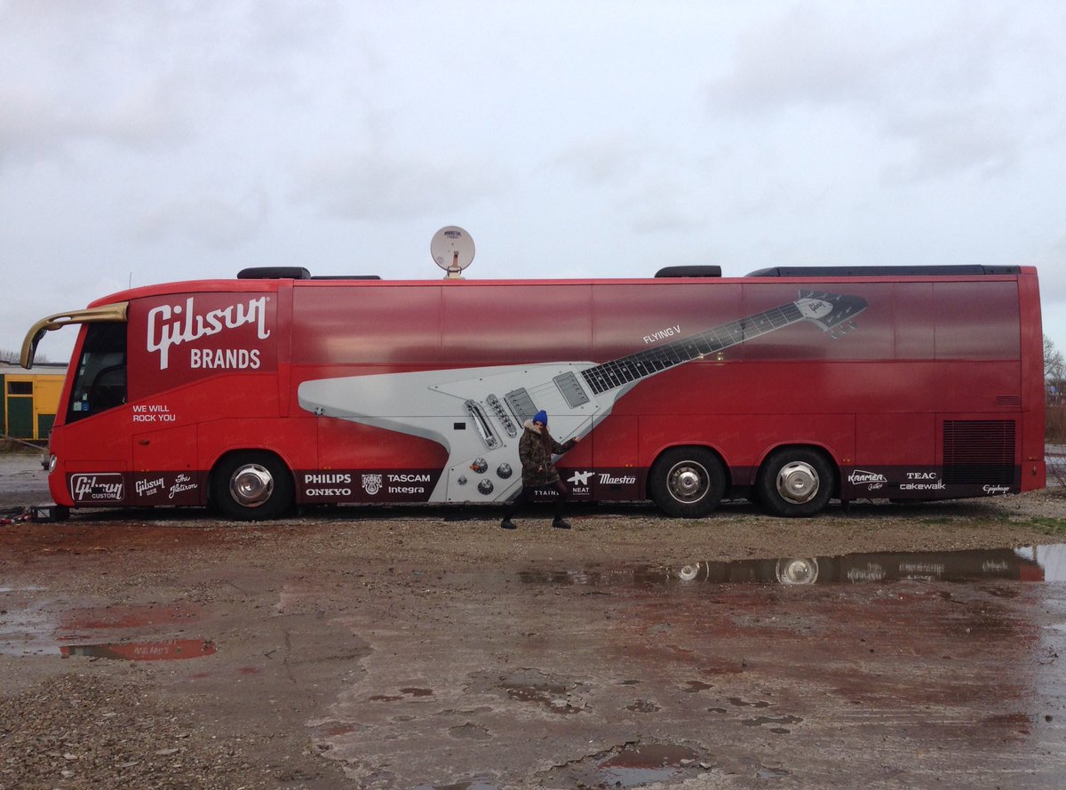 Just recorded a live session + interview on the <a href="/gibsonguitar/">Gibson</a> bus at <a href="/esns/">ESNS</a> ! 🤘🎸❤️🚌 It will be online soon! <a href="/gibsonitalia/">Gibson Italy</a> 
#poweredbygibson