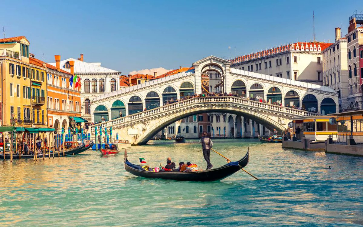 artosphereeu's tweet photo. 18 great reasons to visit Venice in 2017! Among them Damien Hirst, Venice Biennale or David Hockney #contemporaryart https://t.co/lpSIPVyEYy https://t.co/DNgtANVPuR