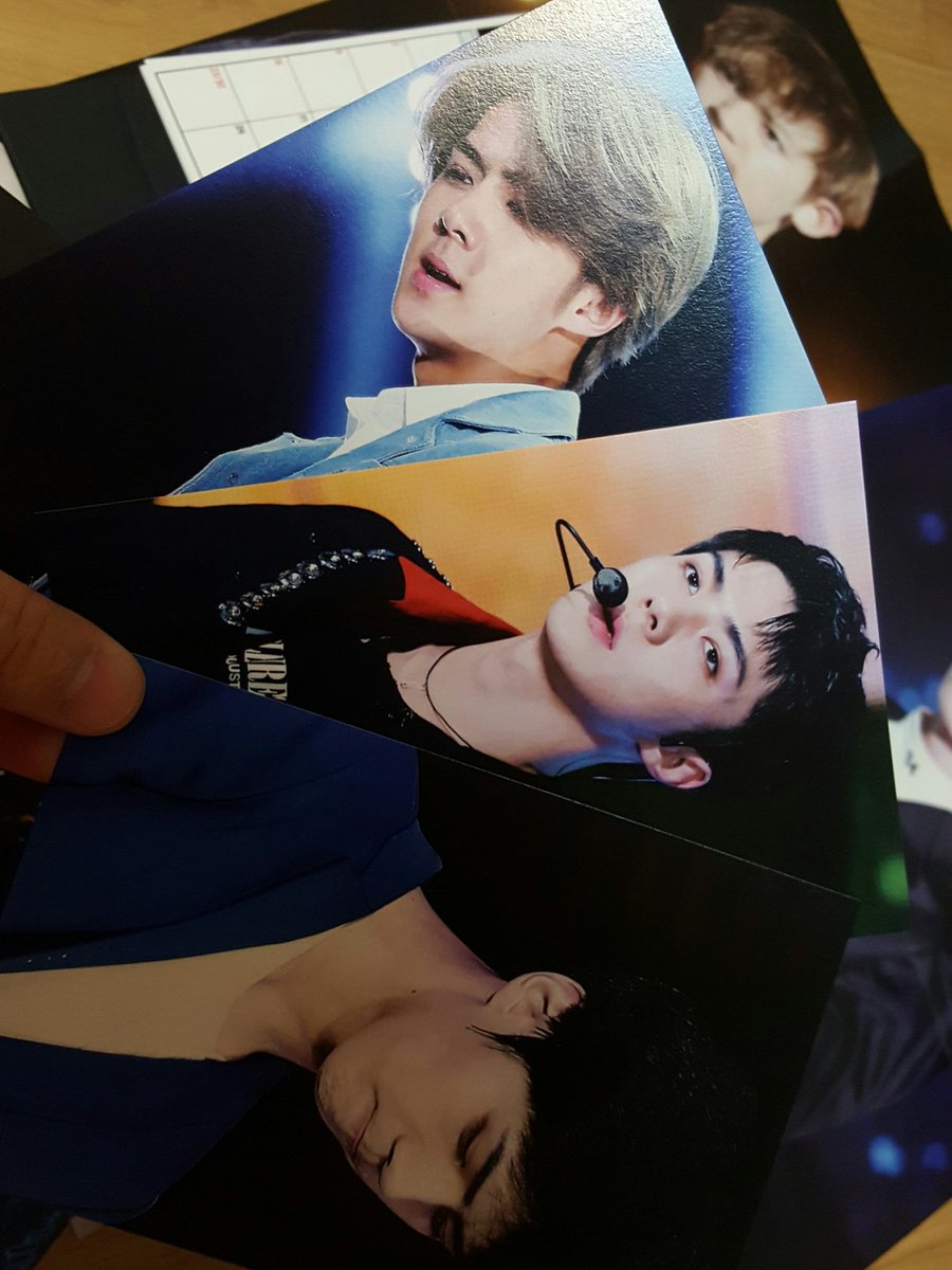 MNS011412's tweet photo. 알코올파티 잭팟 이벤트.... 이렇게 행복해도되나여...? 퇴근하고왔더니 너무 예쁜아이들이 반겨주고있네여ㅠㅠㅠㅠ 택파에 박찬열오세훈뜨길래 뭐지했는데 행보기였습니다😭😭 회사에 가져다써야겠어요ㅠㅠㅠ 잘받았구 너무감사해요!❤ @Delightful_Wind https://t.co/yYlG2MLOiK