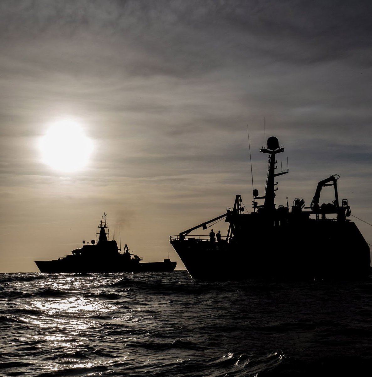 Royal Navy tweet media