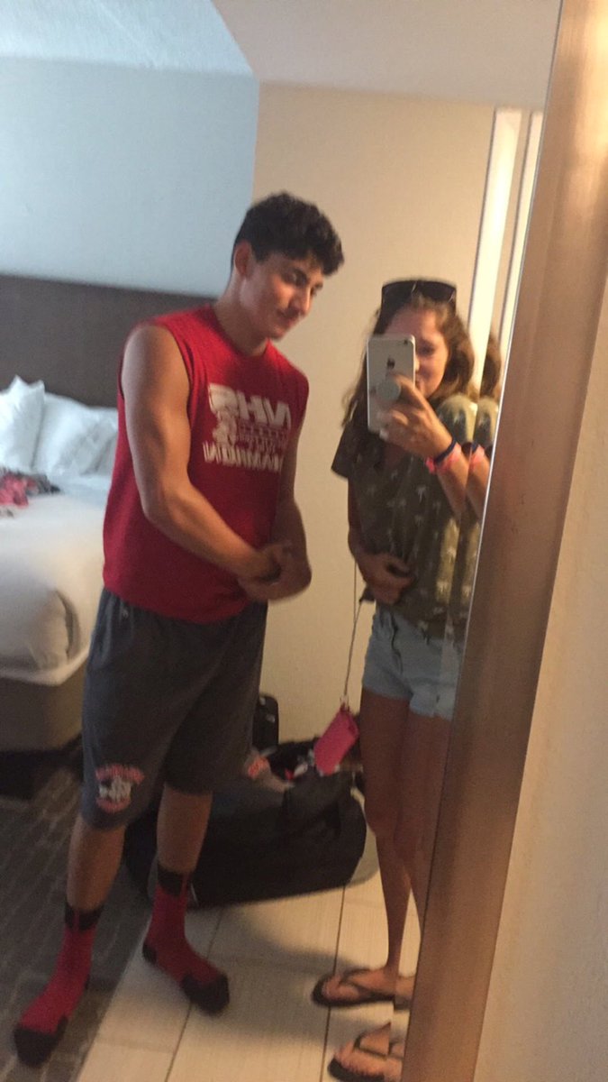 mangino_melina's tweet image. happy birthday to us!!❤🎉🚙 #summersixteen #itssixtydegreesout #basicallysummer