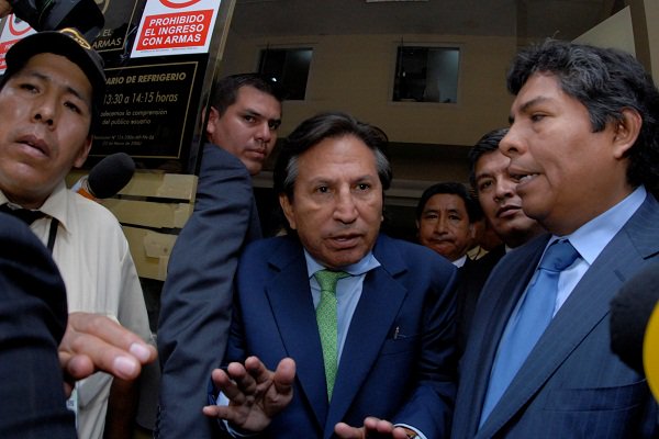 Toledo ignoró observaciones de Contraloría sobre Interoceánicas ► goo.gl/Eqdctz