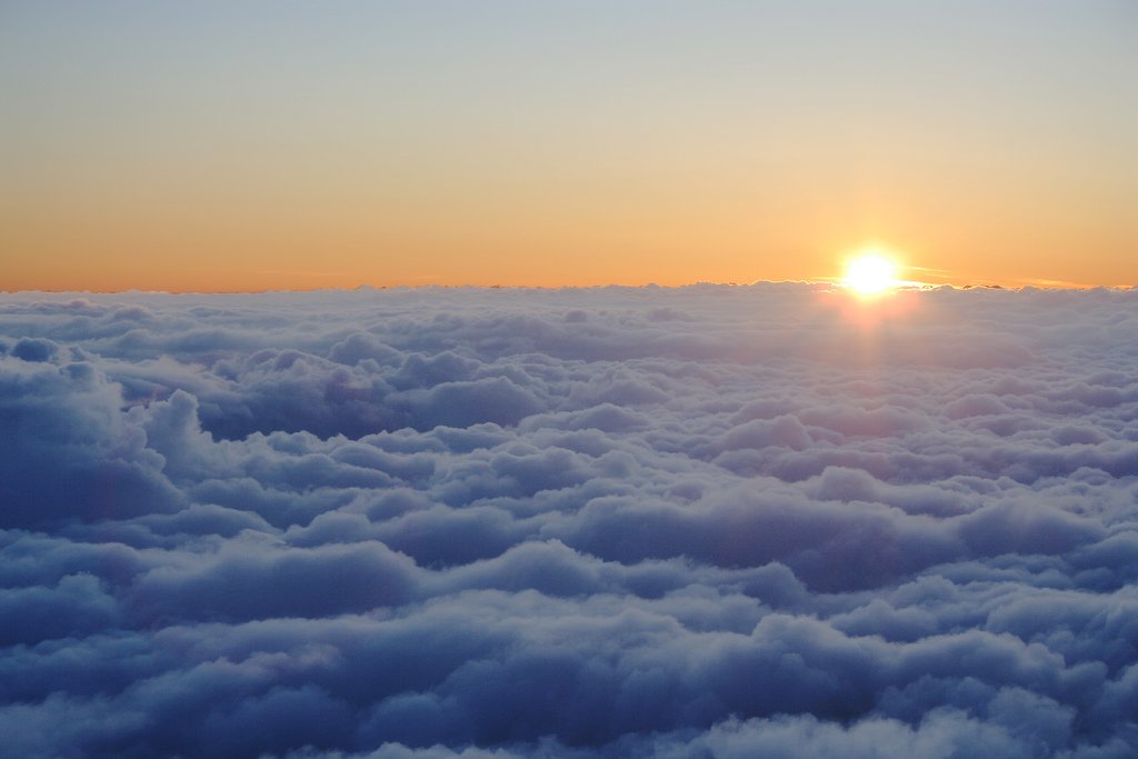Солнце на небе английский. Sun through clouds. Sea clouds. Cloud. Clouds above Sea.