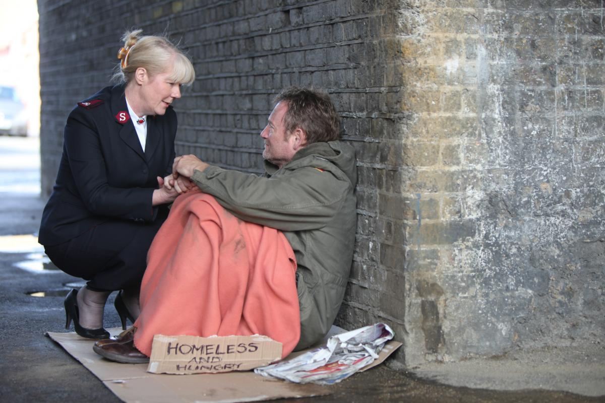 HelpHomeless_1's tweet image. This is a picture of a women helping a homeless person. This is an example a women living out Jesus' teachings.