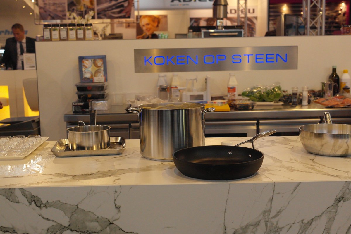 BouterNL's tweet image. Ook benieuwd wat "koken op steen" aan voordelen biedt? Kom dan een kijkje nemen op onze stand op de Horecava, Hal 2,204. #horecava