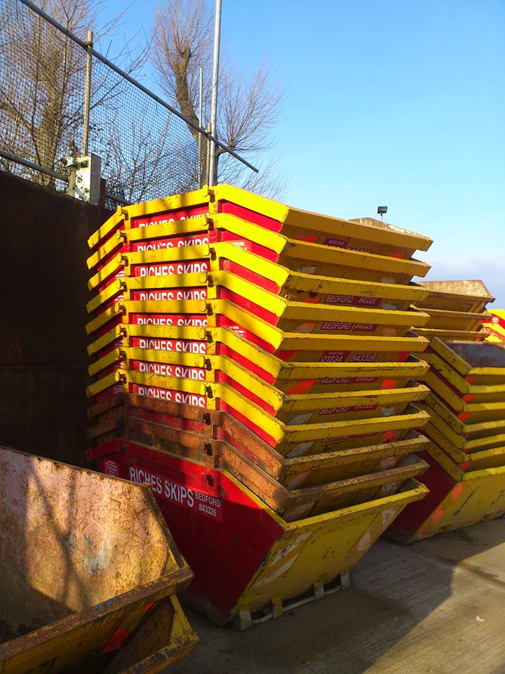richesskips's tweet photo. Don't get caught out or put off by the #snow We are open and available for deliveries #bedford #snow #skips #rubbish #weather #BedsHour https://t.co/JYw1wQL5Yj
