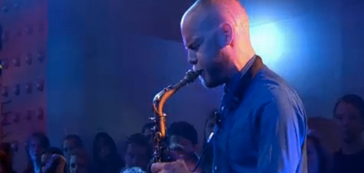 omroepvara's tweet photo. Op de Zalige Zondag kan je heerlijk ontspannen met ‘Tea For Two’ van @mhogenhuis. https://t.co/Z6l88x1RLi #muziek #zaligezondag #DWDD @dwdd https://t.co/3iT0kxuNZy