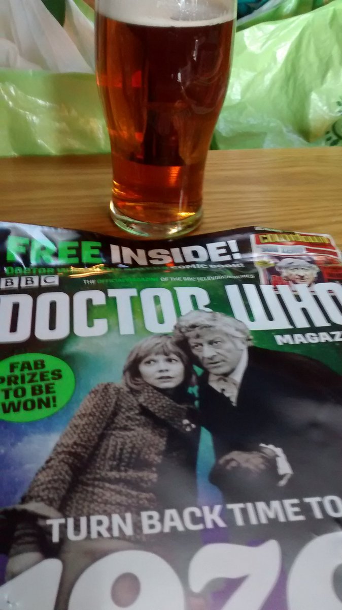 amypond4ever's tweet image. Due @DeucharsIPA with some awesome reading matters😂😂 @DWMtweets #ProgMag  @ManningOfficial @Markgatiss