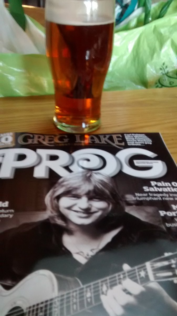 amypond4ever's tweet image. Due @DeucharsIPA with some awesome reading matters😂😂 @DWMtweets #ProgMag  @ManningOfficial @Markgatiss
