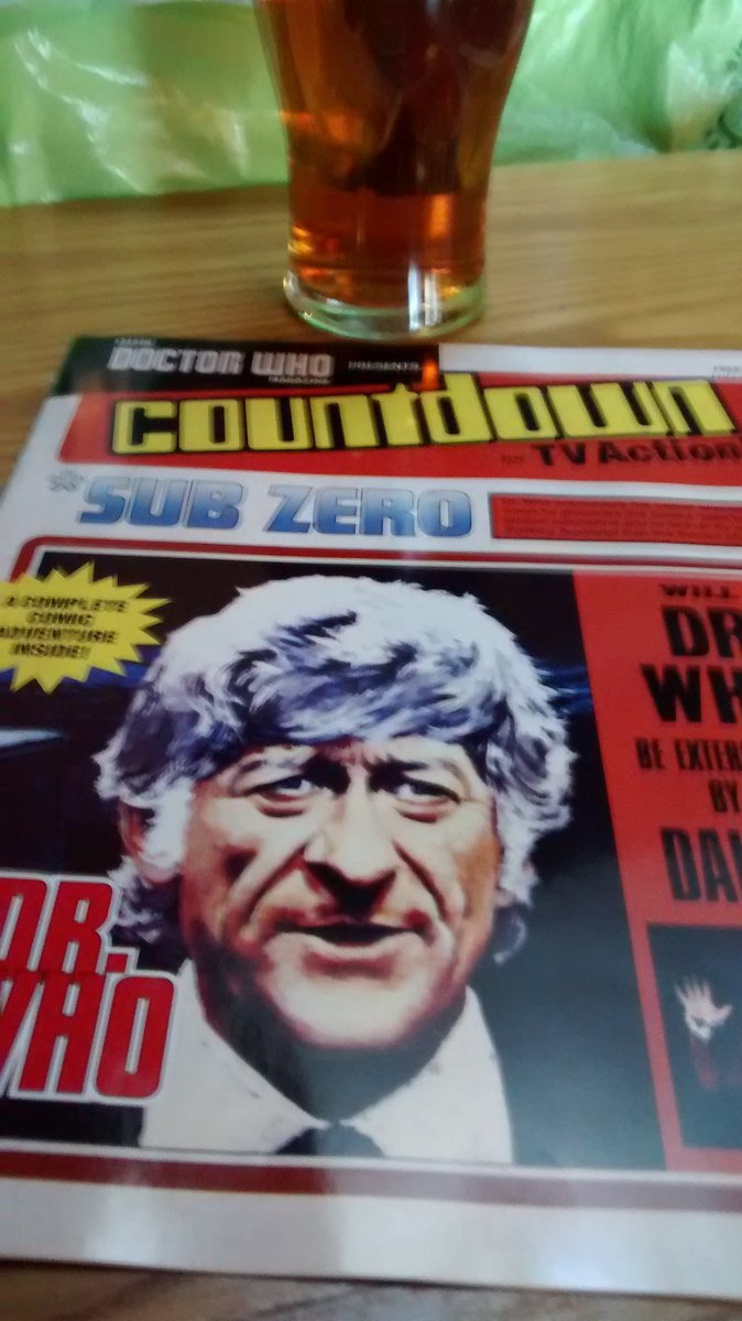 amypond4ever's tweet image. Due @DeucharsIPA with some awesome reading matters😂😂 @DWMtweets #ProgMag  @ManningOfficial @Markgatiss