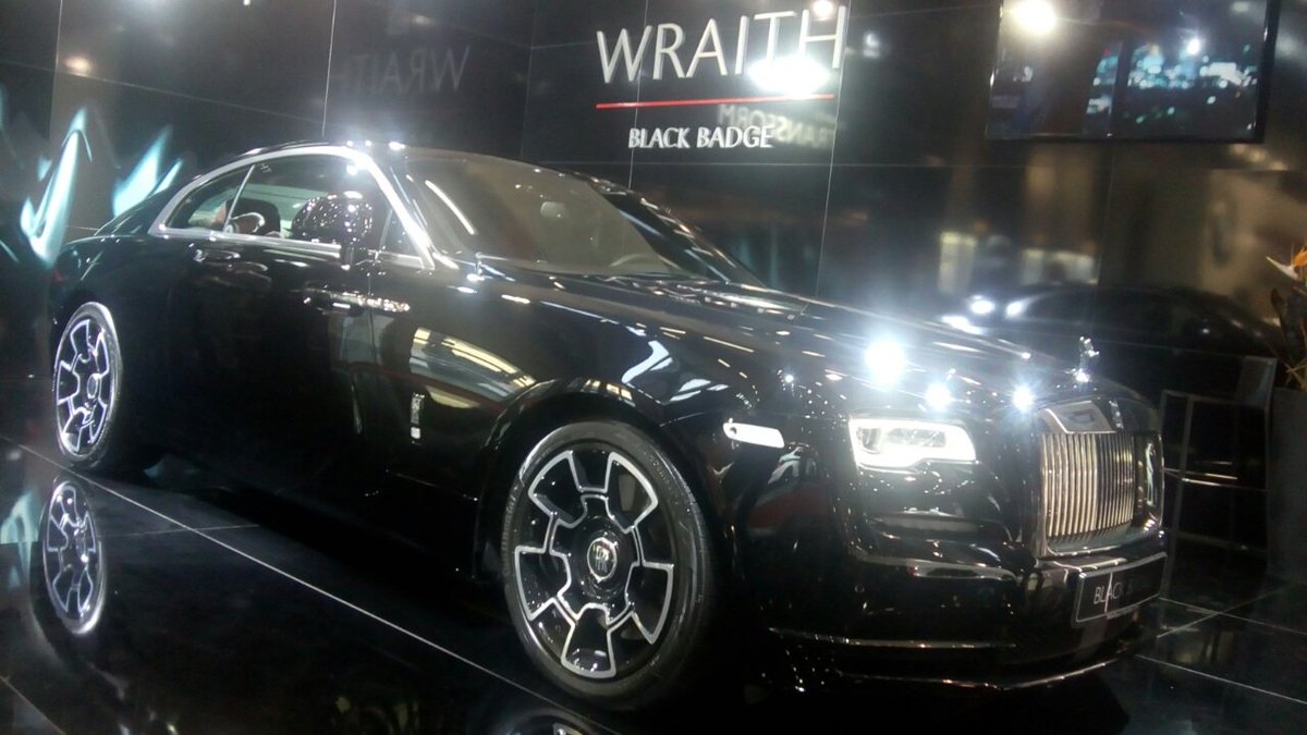 Vrele_Gume's tweet photo. Crno beli svet #RolllsRoyce
#viennacarshow https://t.co/O3cbBEW09K