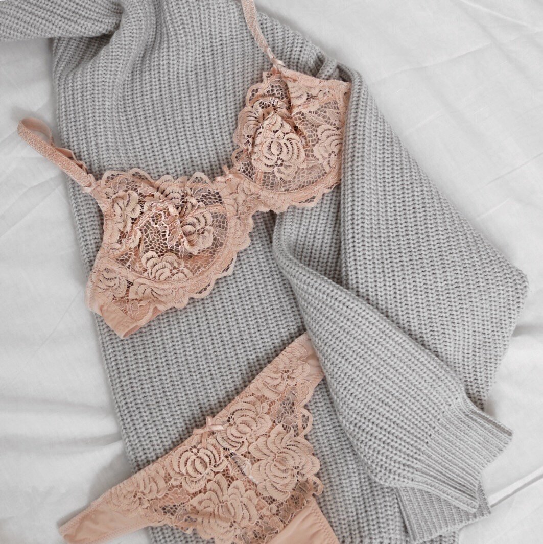 AdoreMe's tweet photo. It's what's underneath! 💁 https://t.co/NcfPxGlOoQ https://t.co/LGofieGY3B