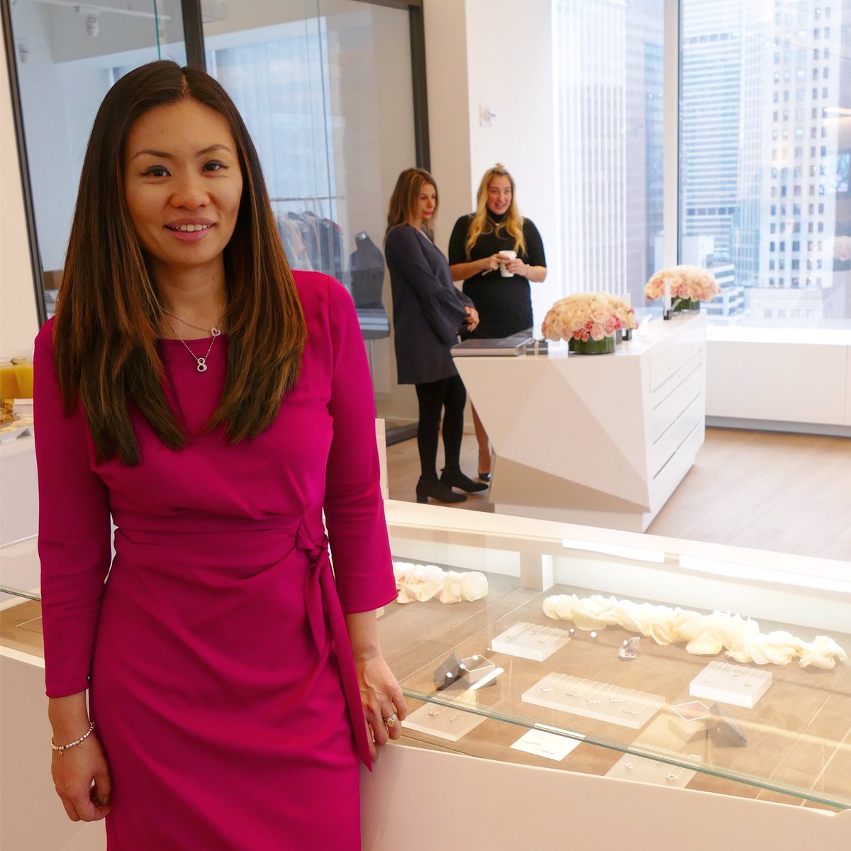 AccessoryNews's tweet image. This @AlexWooNYC and @swarovski collaboration is making our hearts beat! ❤💕💎#swarovski #alexwoo #member