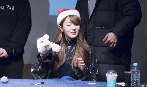 aboutbomi's tweet photo. 161227 Bomi(@apinkbm) at Sinchon Fansign Event by. 달콤한 나의봄 https://t.co/XvPnuXQF8R
