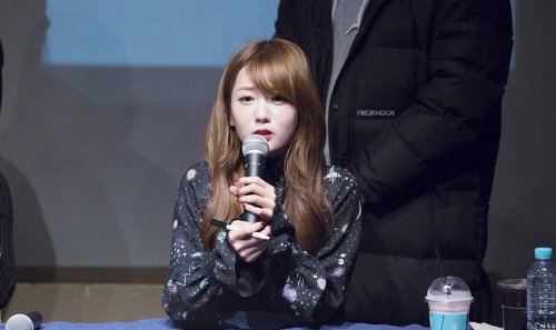aboutbomi's tweet photo. 161227 Bomi(@apinkbm) at Sinchon Fansign Event by. 달콤한 나의봄 https://t.co/SkBa6O0cH8
