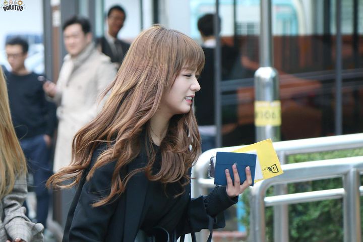aboutbomi's tweet photo. 161014 Bomi(@apinkbm) on the way to Music Bank by. Dorothy https://t.co/RQgR8I7BZZ