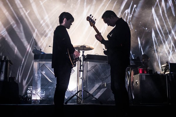 lesinrocks's tweet photo. Grosse surprise pour les fans de The XX. Un concert en direct, là maintenant, tout de suite comme si vous étiez : https://t.co/kmeZMkf3ez https://t.co/0Rxvkc2NgC
