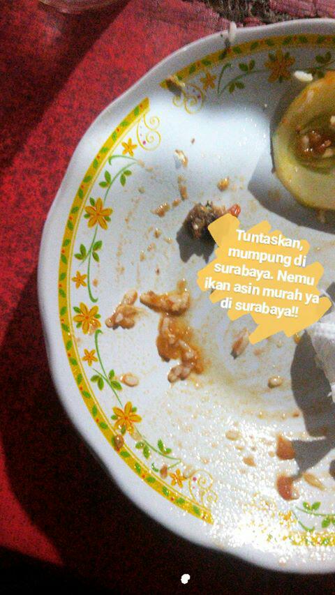 peer_elit's tweet photo. Tuntaskan, bung! 
Mumpung masih di surabaya. Hai sambal, i am back now! 
#NoSickAgain #TakTerkalahkanSamaSambal #NoTurnBack #Chili https://t.co/MtUBHQLm3E