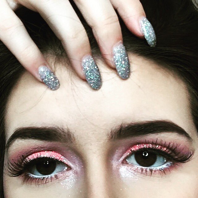 mollylouise_96's tweet photo. Today's eye look💁🏻 loving the #certifeye glitter in shade coral at the moment💕 #makeuploves #bloggingals #bbloggers #glitter https://t.co/L1ueZ4Edu7