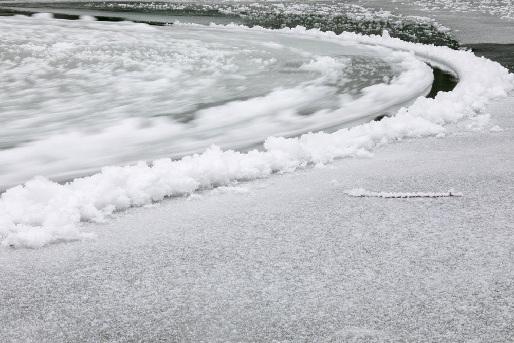 Oguchi T 小口 高 בטוויטר 米国ワシントン州の河川でアイス サークル 回る氷の輪 がみられたという記事 T Co Kgkljdpkxi 半分凍結している川で水の渦により回転した氷の板が きれいな円形に整形される現象 同国の Kaylyn Messer 氏が撮影 Via