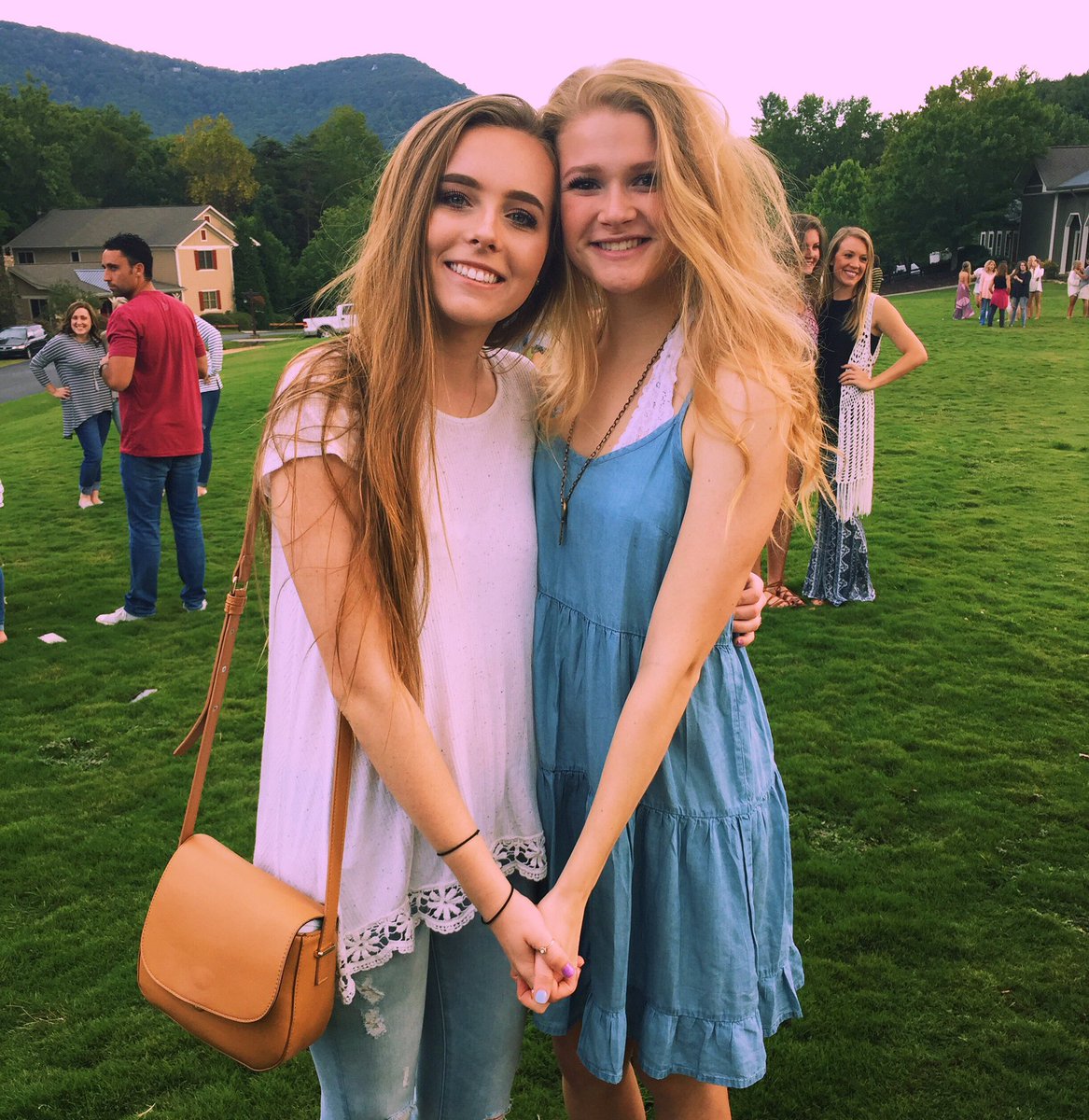 megan_curryy's tweet image. paige you are the absolute sweetest and i hope you have the best birthday :)) love you cutie #treehuggerz 💚🌎