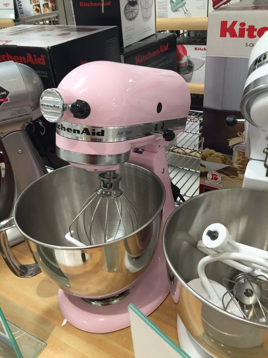 Lizcowling13's tweet photo. Today I found my dream kitchen aid mixer and cast iron skillet 😍
#kitchenobsessed https://t.co/7YMqOb8TLV