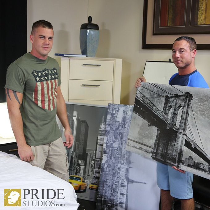 Bedroom decor gives @DarinSilvers + @JordanBelfordXX an idea... ? @menover30 https://t.co/uXWpnsLqTi