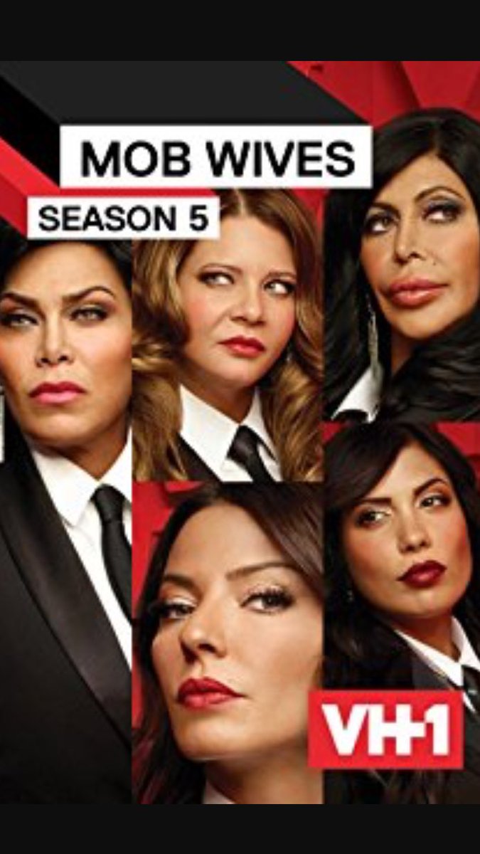 MobWives_Page's tweet photo. #BossPose https://t.co/bidOirIELs