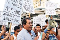 #manteros Hablamos con <a href="/Omar/">omar</a> Guaraz sec gral de Vendedores Libres "el jefe de gob quiere el extermiño de la venta callejera"
