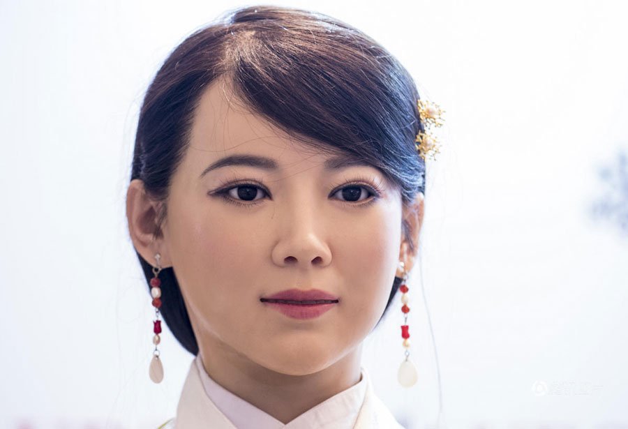 CGTNRadio's tweet image. China's first advanced AI #interactiverobot shows up in Shanghai bit.ly/2jq4PAW