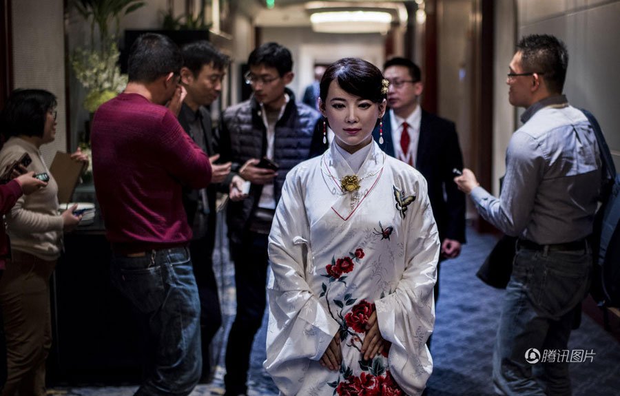 CGTNRadio's tweet image. China's first advanced AI #interactiverobot shows up in Shanghai bit.ly/2jq4PAW