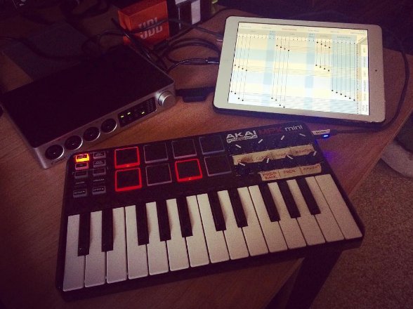 iConnectMIDI's tweet photo. Some serious iConnectAUDIO4+ #GearPorn from our friend @batteriologo on #Instagram! RT if you'd like his setup. #HowDouConnect https://t.co/Clik4pmTqx