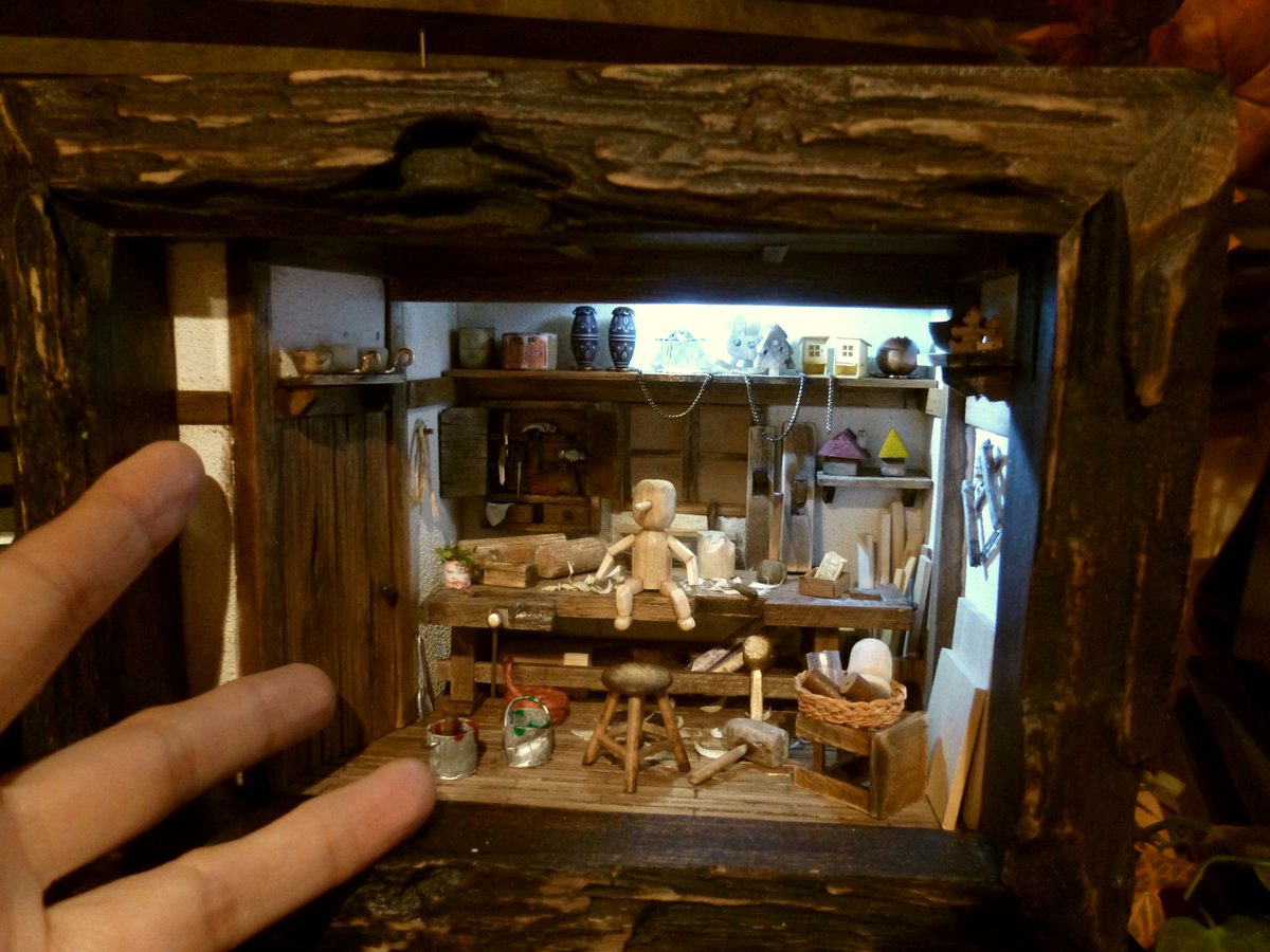 Bambi バンビ 7 10 11浅草ドールハウスショウ参加 Pa Twitter 今晩11時過ぎ終了の作品 木の奇跡 ピノッキオの冒険 原作 のイメージをもとに作り込みました 出品ページ T Co Vat8w2miux ピノキオ イタリアの童話 ミニチュア ドールハウス