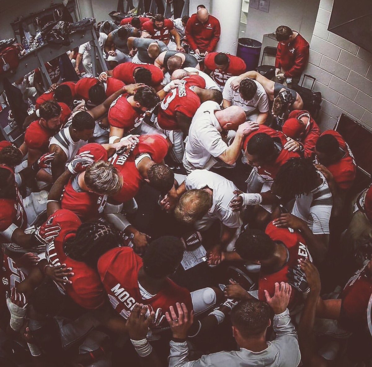 They praise us when we're up. We praise him when we're down. 🙏🏻
#Glory2God #Blessed #RollTide