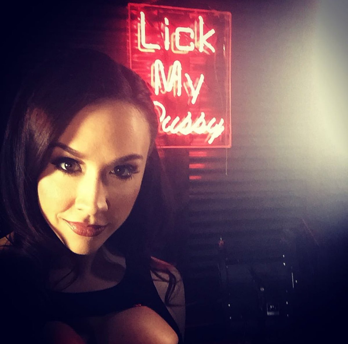 BellaSpanked's tweet image. 👀