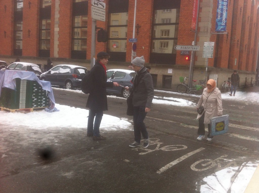 LPF_67's tweet photo. Distribution de tract ce matin au marché de la Marne à Strasbourg #Montebourg2017 https://t.co/hhuhYm6XYS