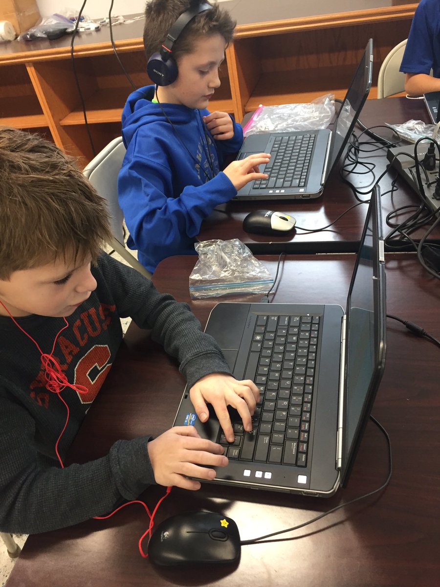 BevilacquaNB's tweet image. Coding continues with 3rd Grade students using #spritebox in Ms. Belferder's class! #computerscience #beyondthehourofcode