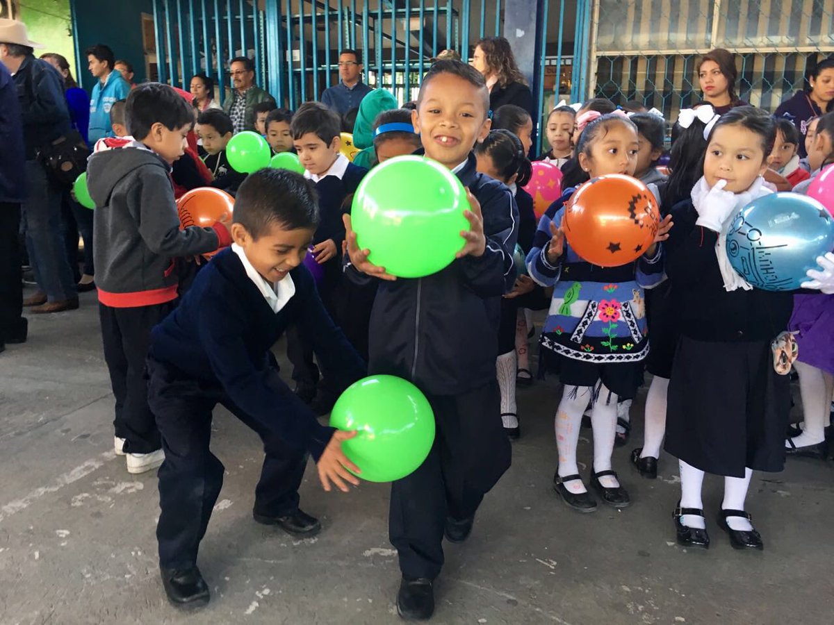 ManoloAguero_'s tweet photo. Continuamos repartiendo sonrisas a nuestros niños de #Jiutepec ! 

Acabamos de visitar a los pequeños de la prim "Miahuaxochitl" de Tejalpa https://t.co/voo06c2kPC