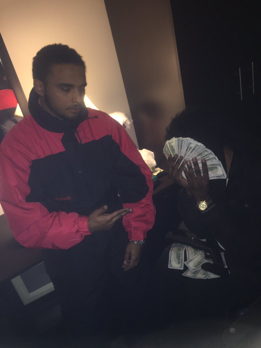 hugo_creez's tweet photo. New year New money New 🔫 same niggas @A_BossMan love my youngins GANG year 💯💯 https://t.co/IsHZfmnX3C