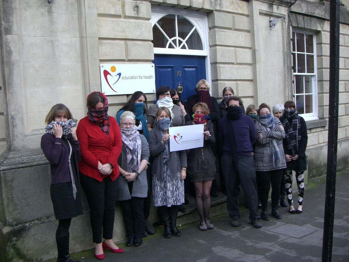 EdforHealth's tweet photo. Here's our @asthmauk #scarfie from @EdforHealth incl CEO @MonicaEfH, Dir of Ed @MatronJulia &amp; more. Here's why: https://t.co/rDVTF1O0pL https://t.co/j6KJMd4YCT