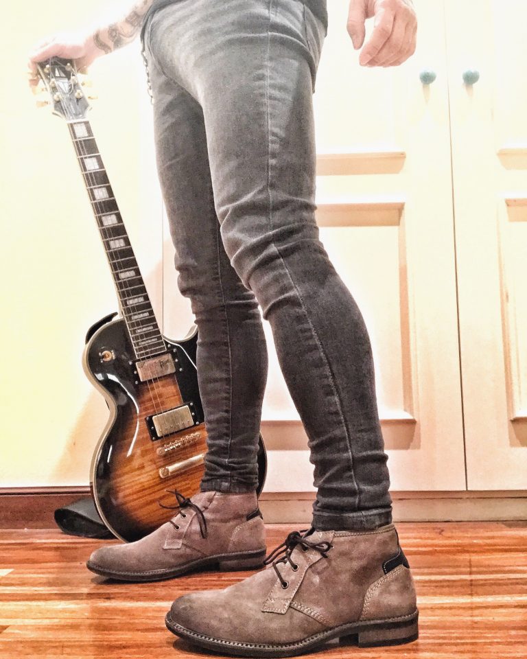 Paredes_es's tweet photo. Nuestro #barbudo preferido @txoronbeard nos dedica unas palabras, ¡qué honor camarada! 🙌👞🐻 https://t.co/2O8Br5J5pH #COREbyParedes #hipster https://t.co/MtzXp5g03R