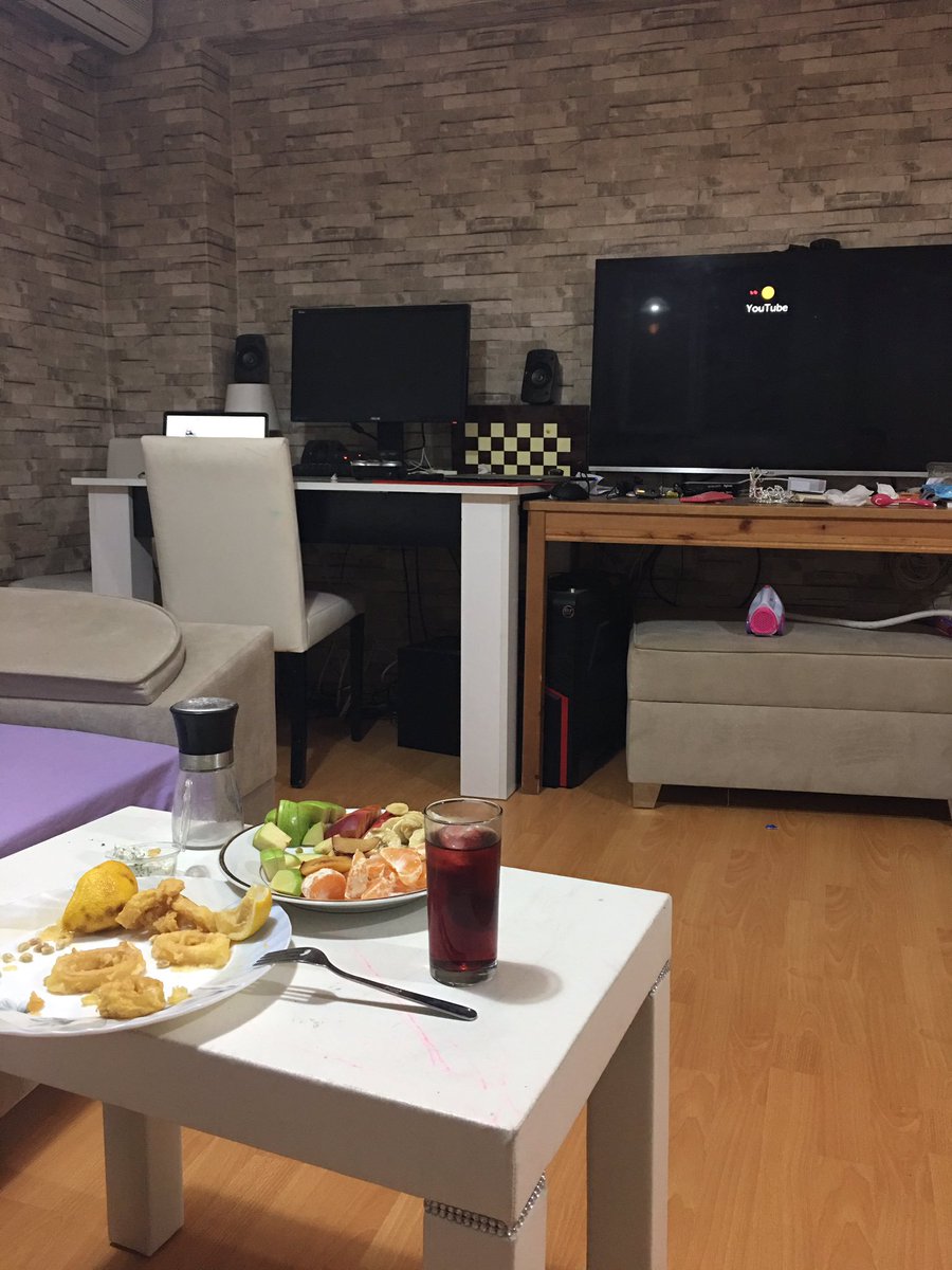 Arayıp sormayanların illa ki vardır hasret giderdiği birileri. Siktir edin.