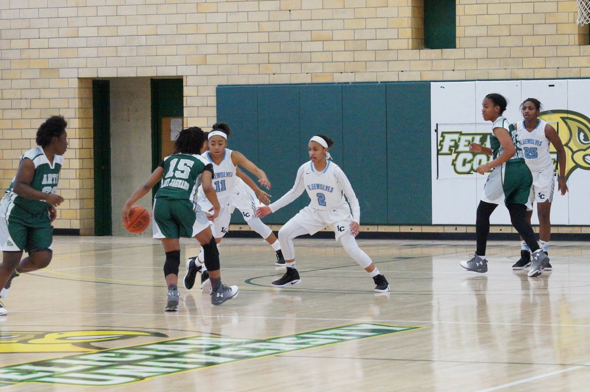 ExaminerNJ's tweet photo. #ArtsHS vs @ichswbb at the #RayLongClassic - Pictures by Bionca Chambers https://t.co/XMdrv4hjXs