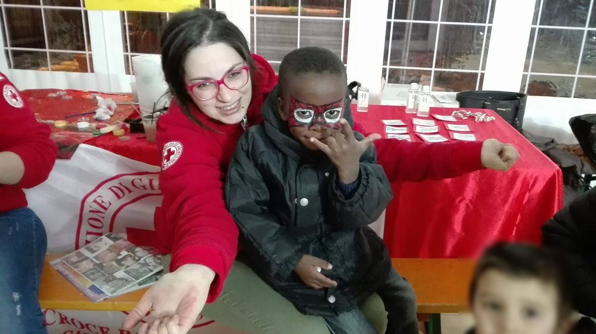 #Epifania, #truccabimbi di #CroceRossa: a tutti i bimbi auguriamo un anno pieno di sorrisi, di colori e di brillantini