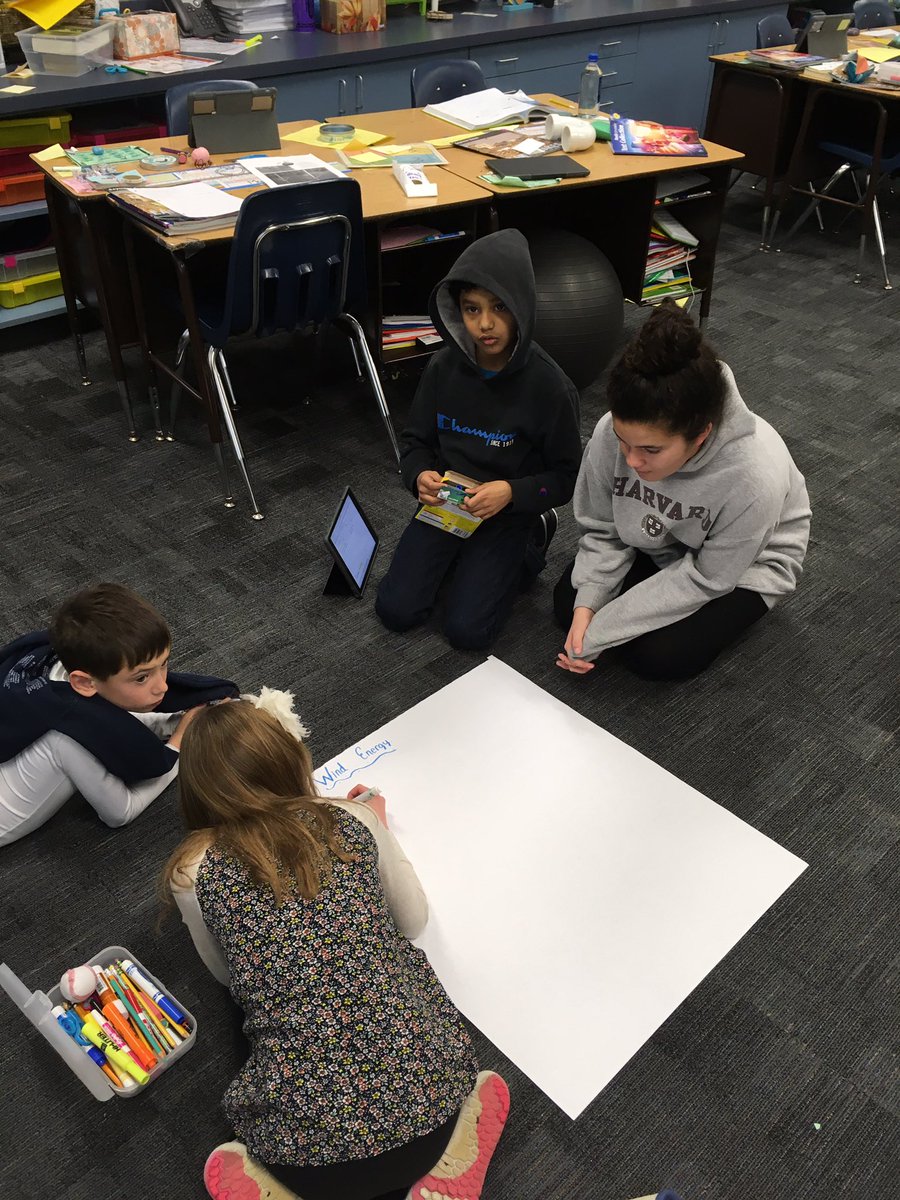 MrsGoodmanD47's tweet image. Scientists hard at work preparing to present their energy source! #inspire96 #TCIscience