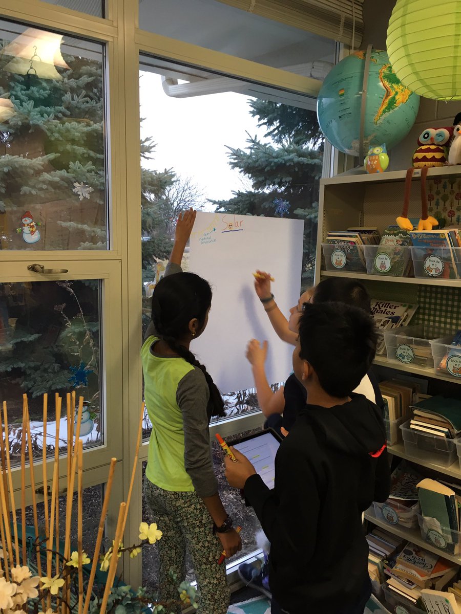MrsGoodmanD47's tweet image. Scientists hard at work preparing to present their energy source! #inspire96 #TCIscience