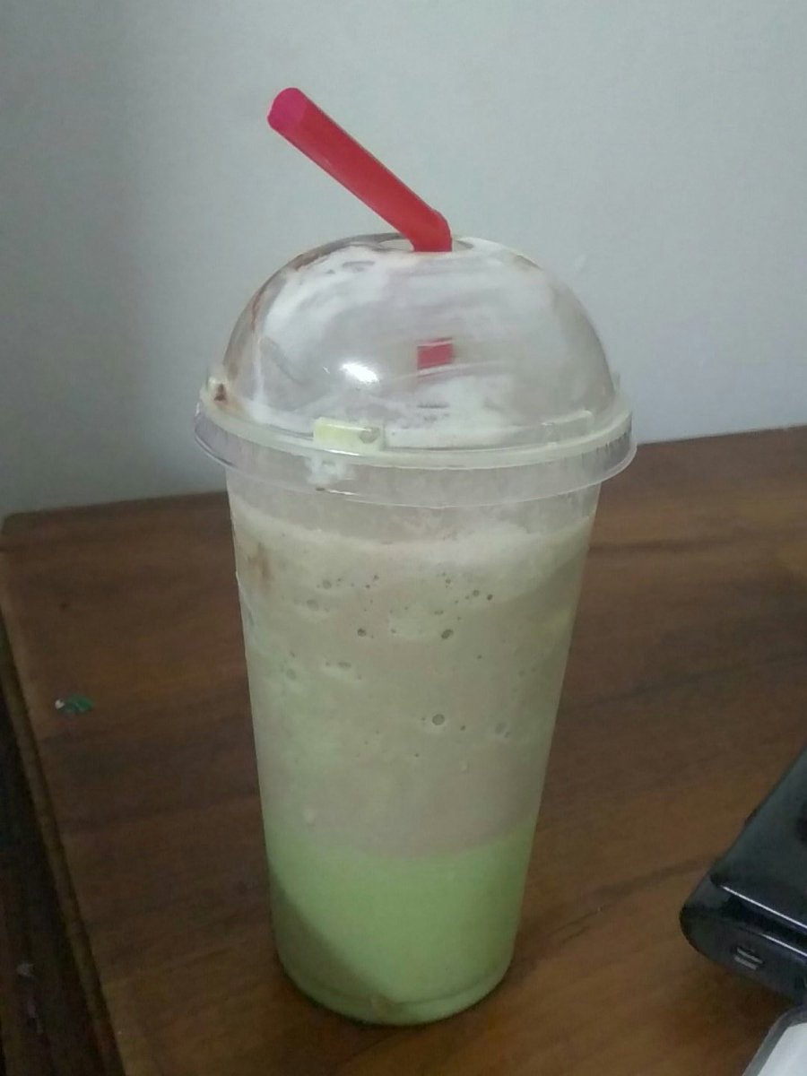 datenasma's tweet photo. Kenapa rasa greentea starbuck xsama dengan green tea pasar mlm? #kompius #akupokai #tapinakgreentea https://t.co/7MDexANqo2