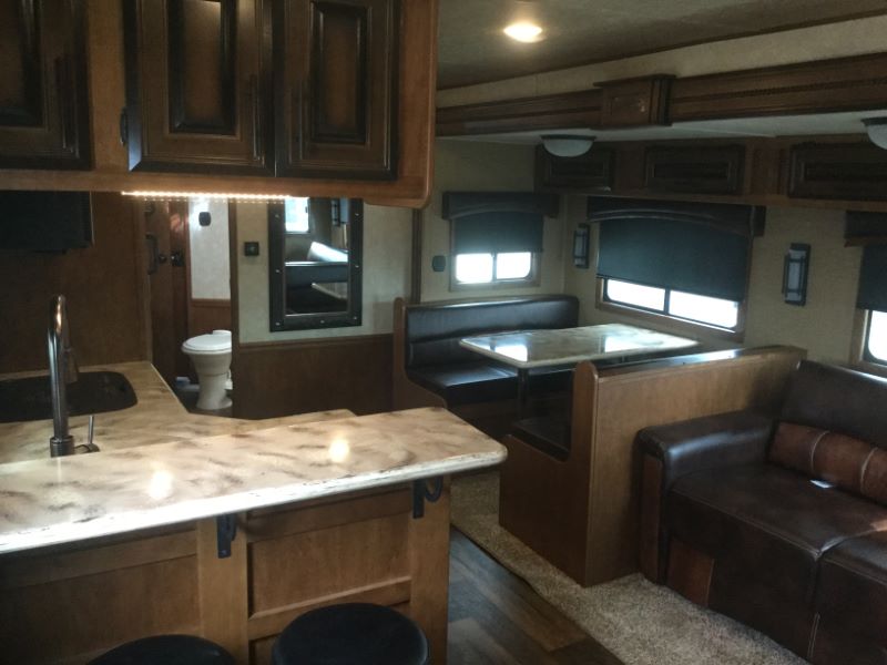 trailersaler's tweet image. My favorite house on wheels that will also trailer a horse or three: